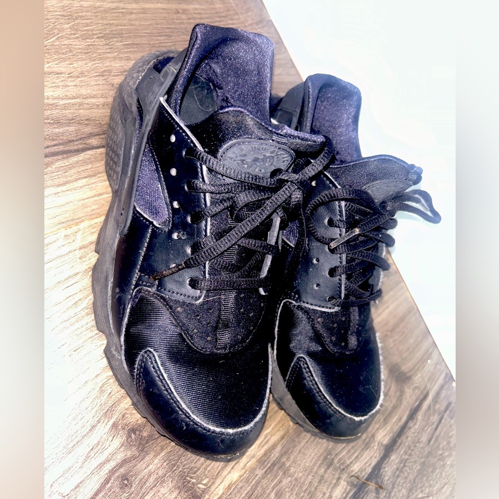 Women’s size 8 leather Huaraches, barely worn